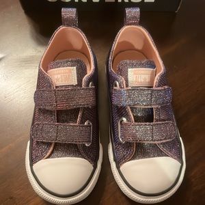 Toddler Girls All Star Converse Size 8 (US) Like New Condition